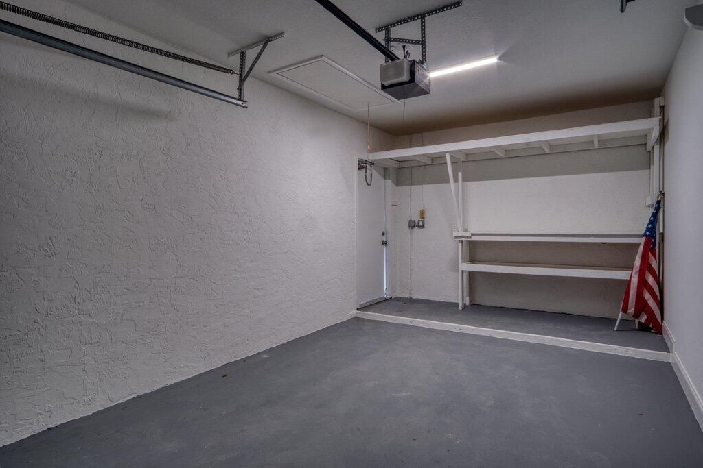 Active With Contract: $239,900 (2 beds, 2 baths, 1116 Square Feet)