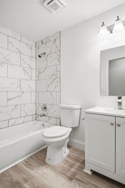 Active With Contract: $239,900 (2 beds, 2 baths, 1116 Square Feet)