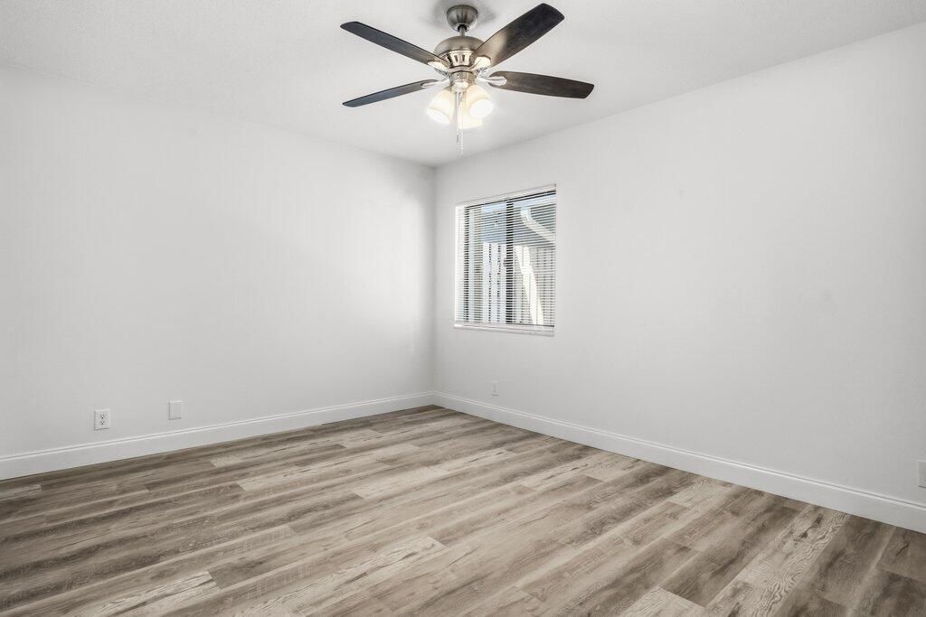 Active With Contract: $239,900 (2 beds, 2 baths, 1116 Square Feet)