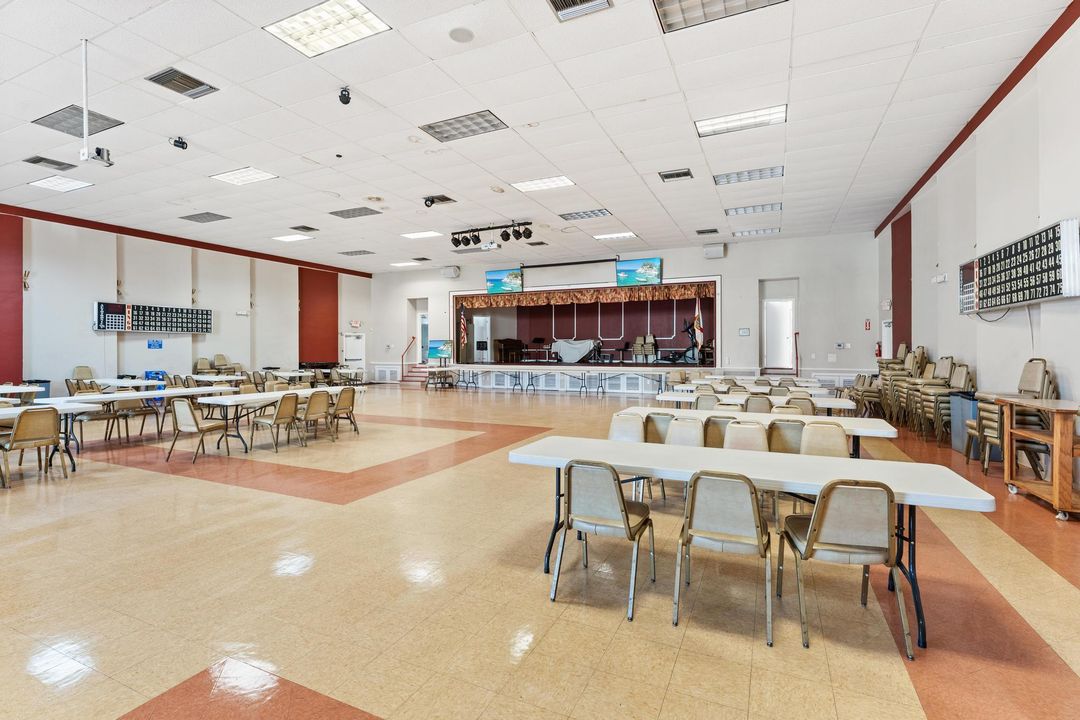 Active With Contract: $129,000 (2 beds, 2 baths, 894 Square Feet)