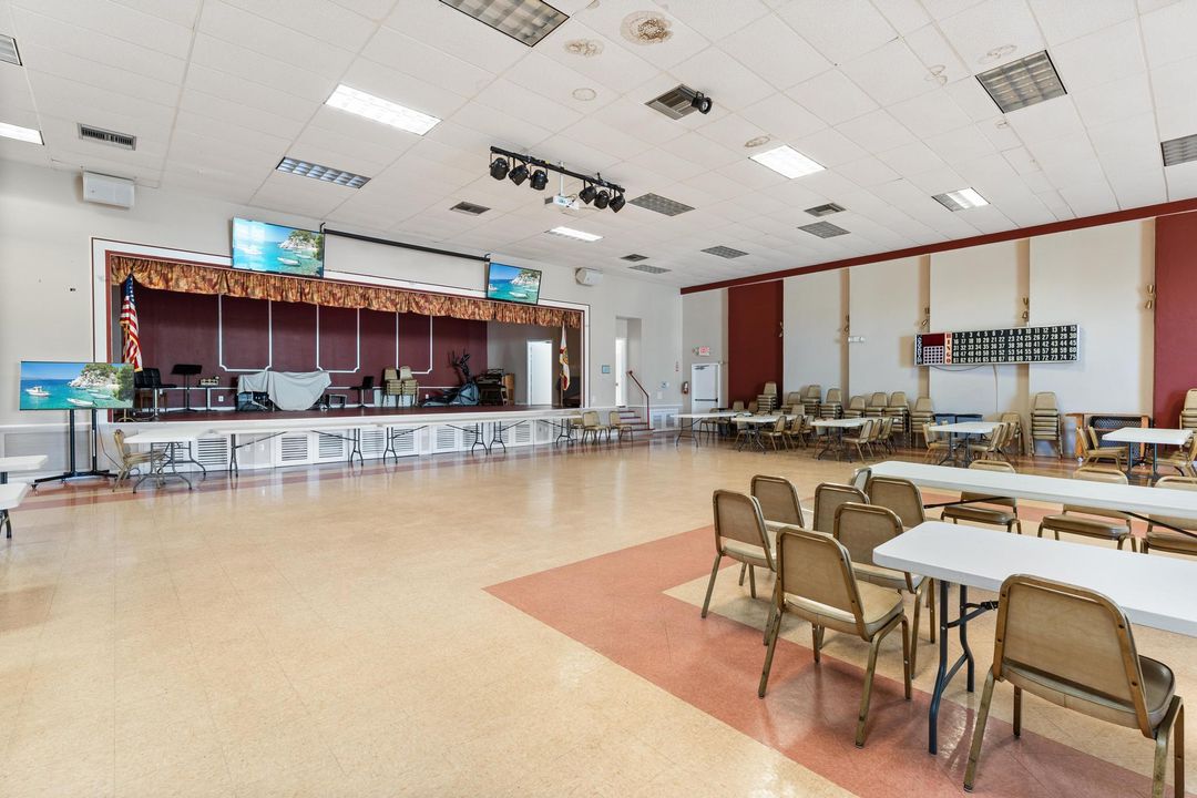 Active With Contract: $129,000 (2 beds, 2 baths, 894 Square Feet)