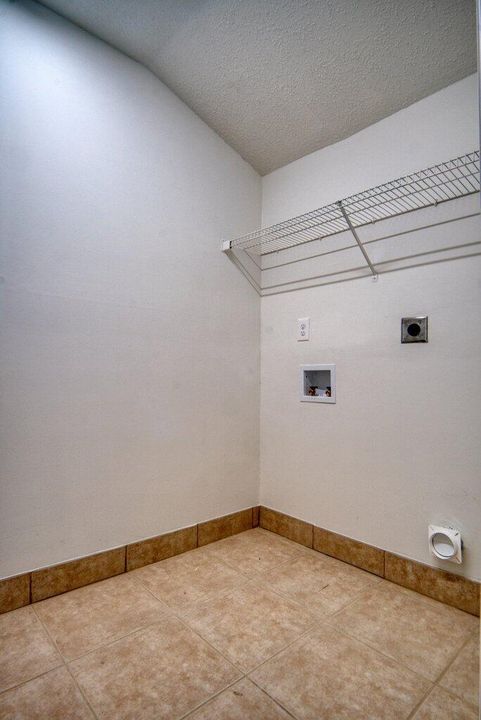 Active With Contract: $239,900 (2 beds, 2 baths, 1116 Square Feet)