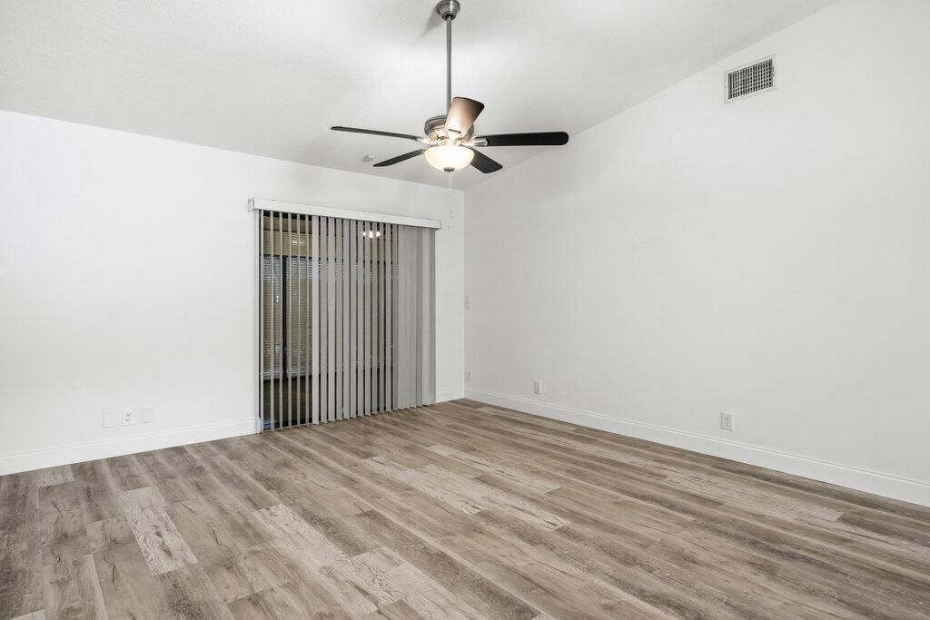 Active With Contract: $239,900 (2 beds, 2 baths, 1116 Square Feet)