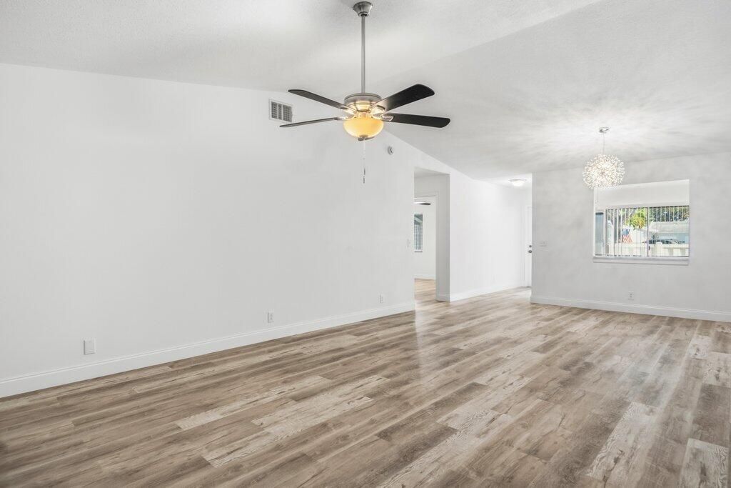 Active With Contract: $239,900 (2 beds, 2 baths, 1116 Square Feet)