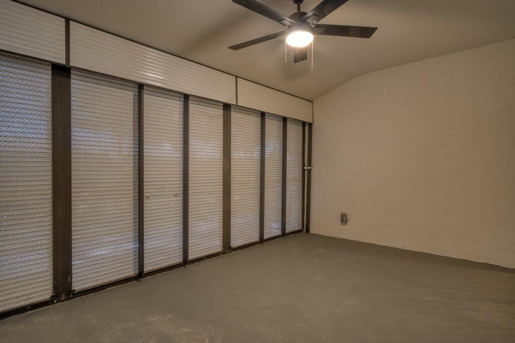 Active With Contract: $239,900 (2 beds, 2 baths, 1116 Square Feet)