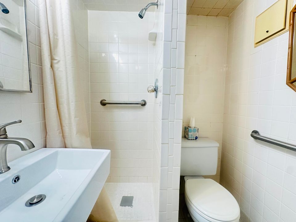 В аренду: $1,300 (1 спален, 1 ванн, 720 Квадратных фут)