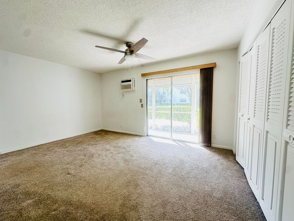 В аренду: $1,300 (1 спален, 1 ванн, 720 Квадратных фут)