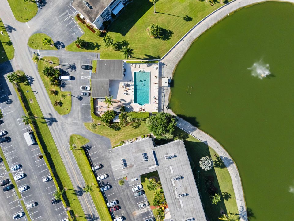 Active With Contract: $129,000 (2 beds, 2 baths, 894 Square Feet)