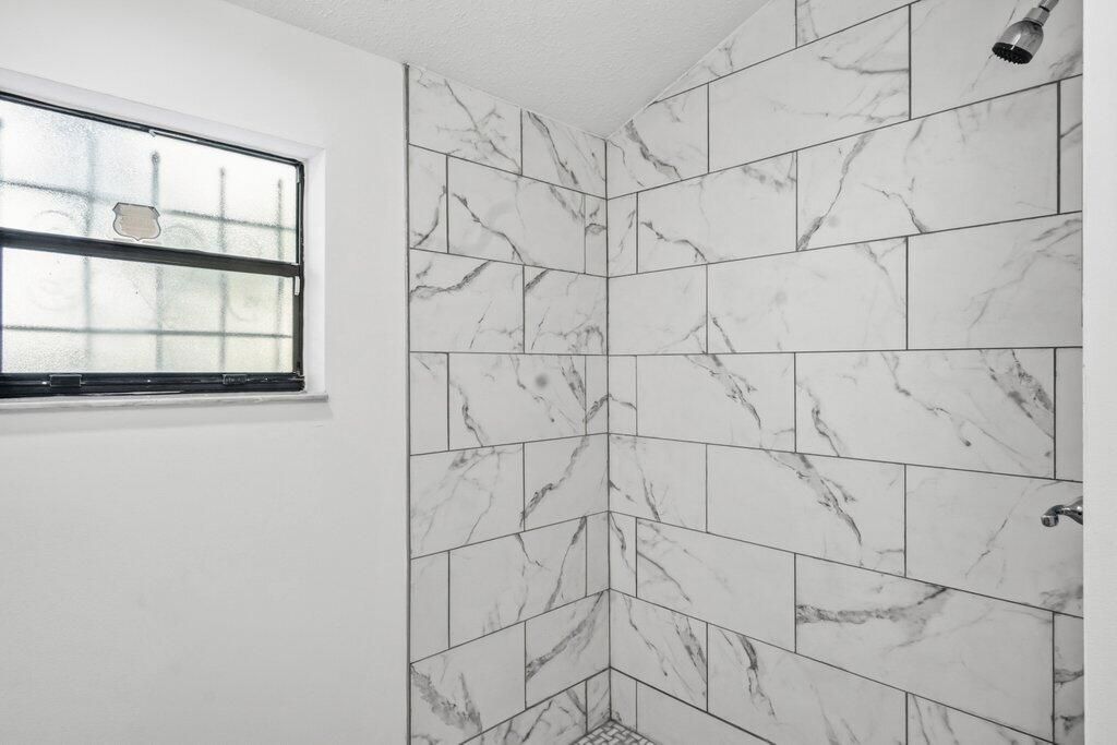 Active With Contract: $239,900 (2 beds, 2 baths, 1116 Square Feet)