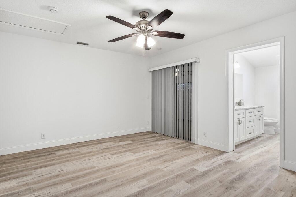 Active With Contract: $239,900 (2 beds, 2 baths, 1116 Square Feet)