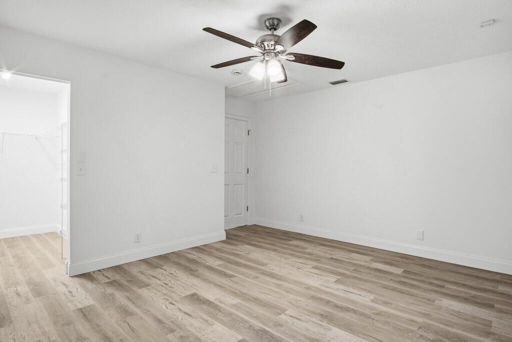 Active With Contract: $239,900 (2 beds, 2 baths, 1116 Square Feet)