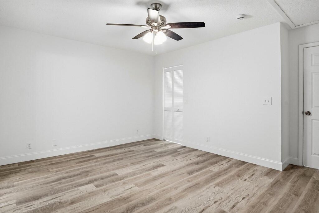 Active With Contract: $239,900 (2 beds, 2 baths, 1116 Square Feet)