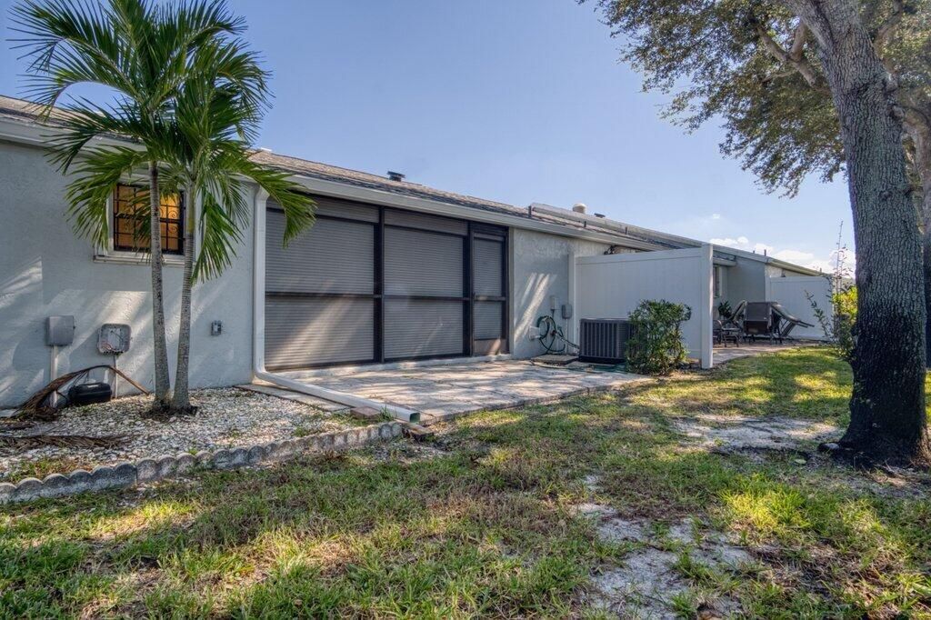 Active With Contract: $239,900 (2 beds, 2 baths, 1116 Square Feet)