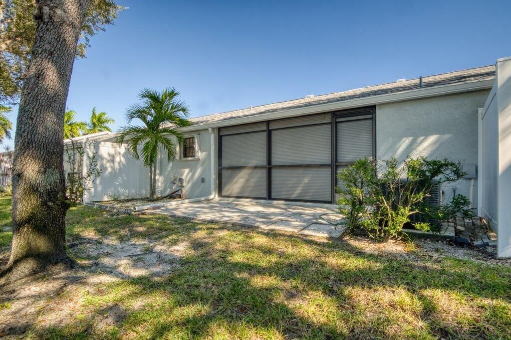 Active With Contract: $239,900 (2 beds, 2 baths, 1116 Square Feet)