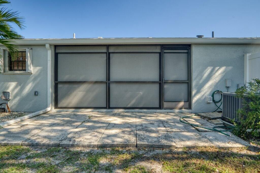 Active With Contract: $239,900 (2 beds, 2 baths, 1116 Square Feet)