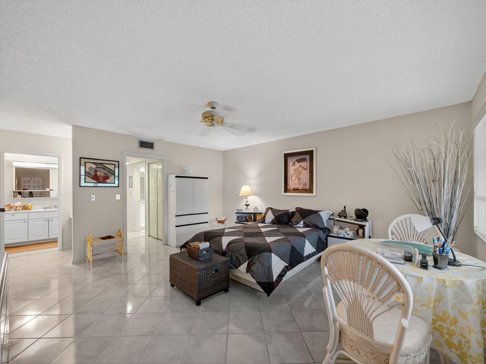 Active With Contract: $122,500 (1 beds, 2 baths, 1068 Square Feet)