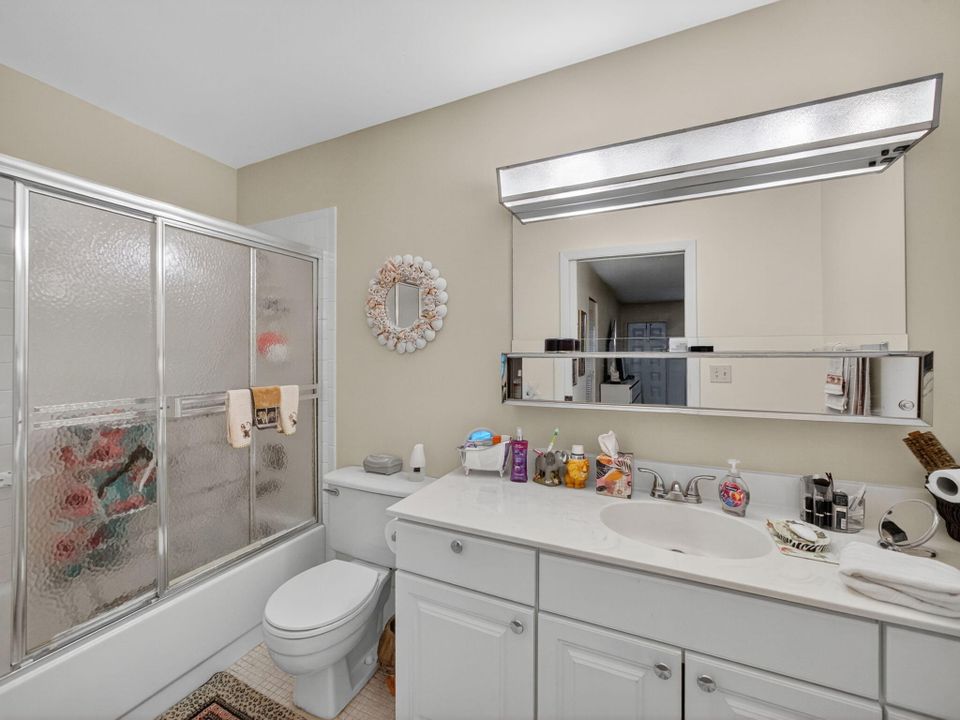 Active With Contract: $122,500 (1 beds, 2 baths, 1068 Square Feet)