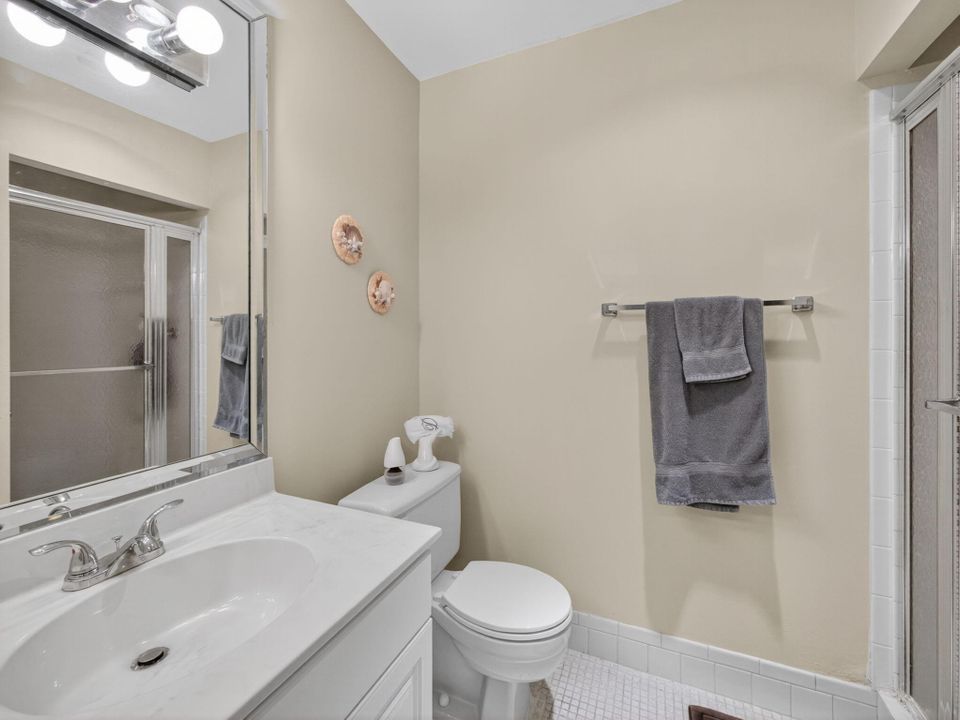 Active With Contract: $122,500 (1 beds, 2 baths, 1068 Square Feet)