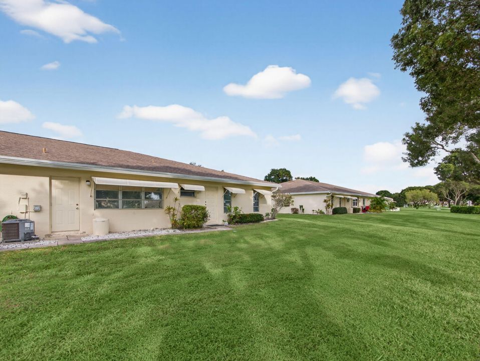 Active With Contract: $122,500 (1 beds, 2 baths, 1068 Square Feet)