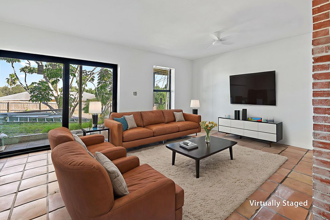 For Sale: $700,000 (4 beds, 3 baths, 2401 Square Feet)