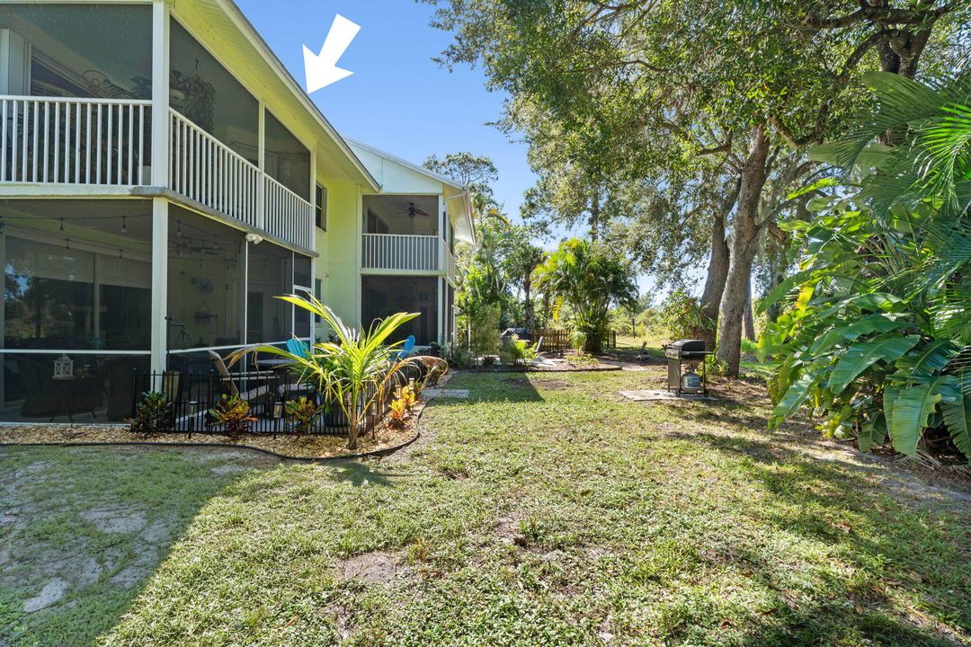 For Sale: $269,900 (2 beds, 2 baths, 977 Square Feet)