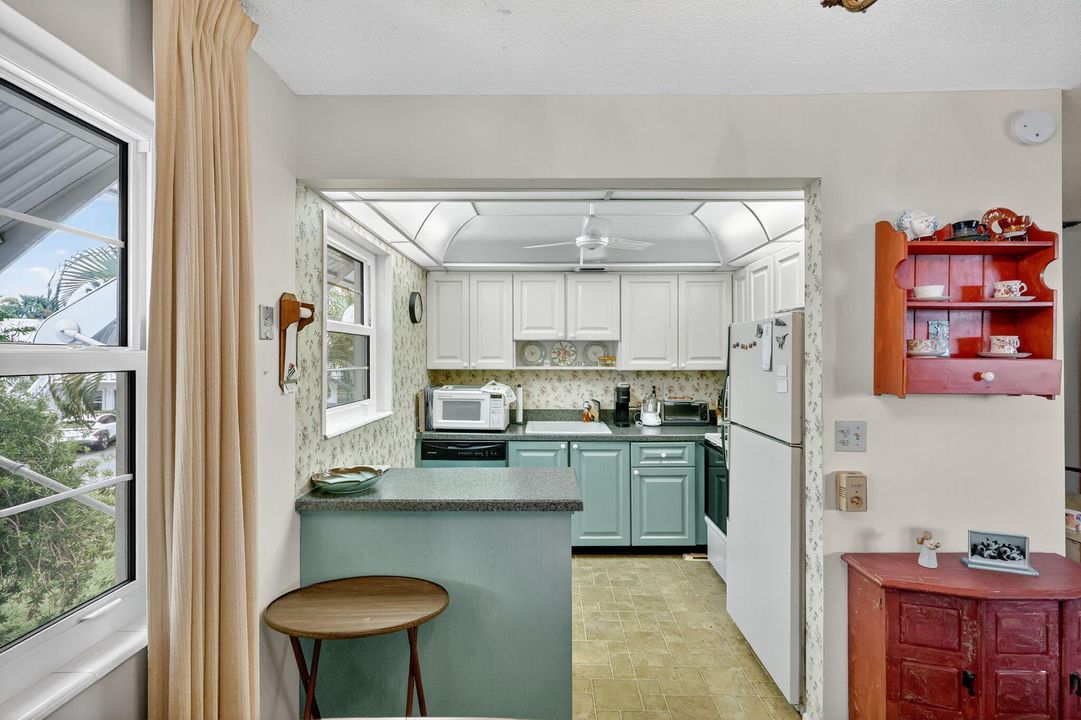 待售: $129,000 (2 贝兹, 2 浴室, 992 平方英尺)