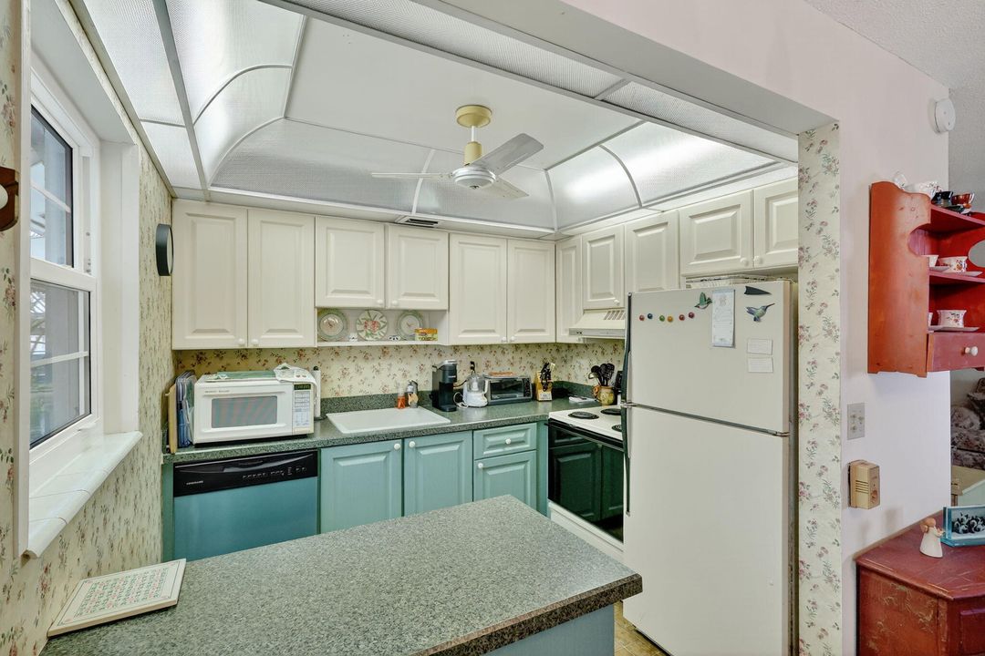 待售: $129,000 (2 贝兹, 2 浴室, 992 平方英尺)