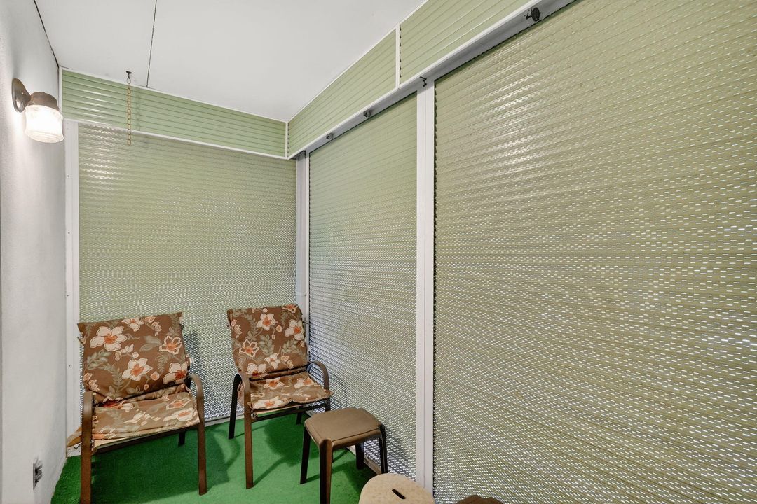 待售: $129,000 (2 贝兹, 2 浴室, 992 平方英尺)