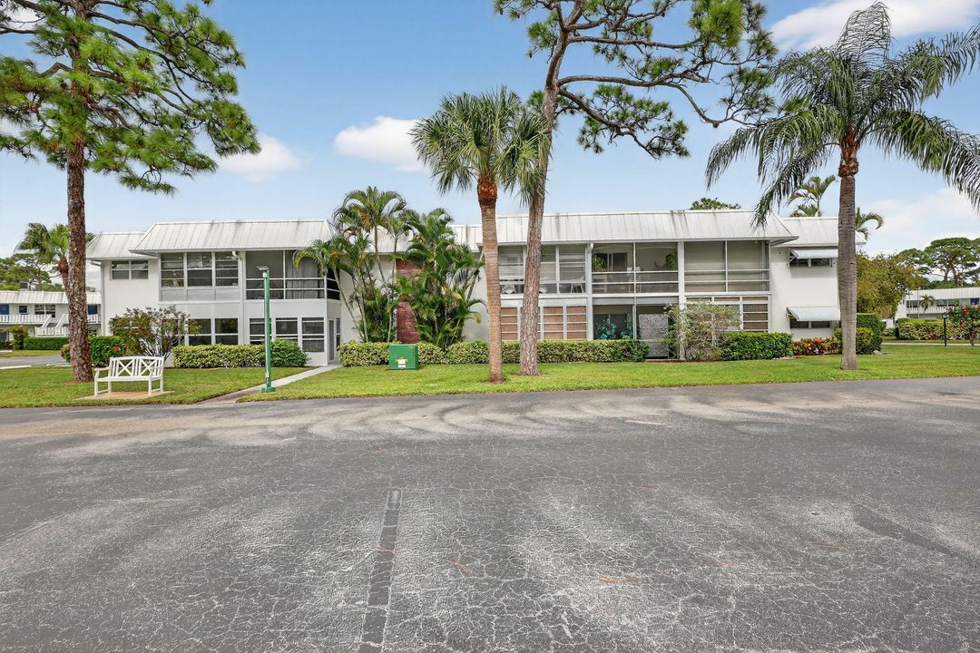 待售: $129,000 (2 贝兹, 2 浴室, 992 平方英尺)