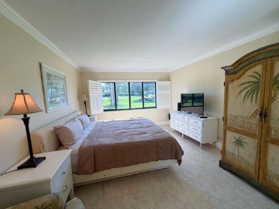 Active With Contract: $199,000 (1 beds, 1 baths, 689 Square Feet)