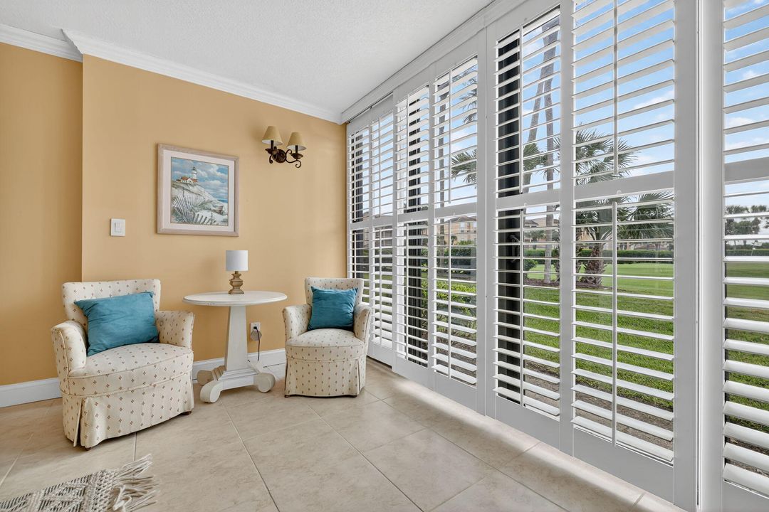 Active With Contract: $199,000 (1 beds, 1 baths, 689 Square Feet)