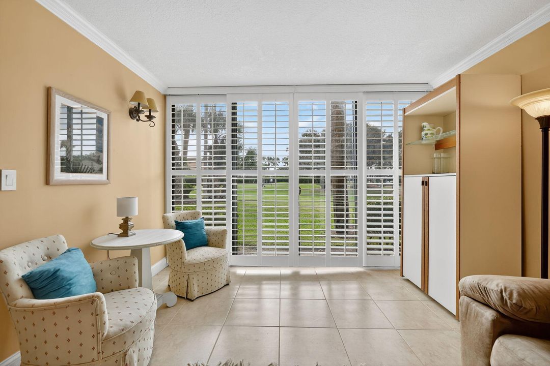 Active With Contract: $199,000 (1 beds, 1 baths, 689 Square Feet)