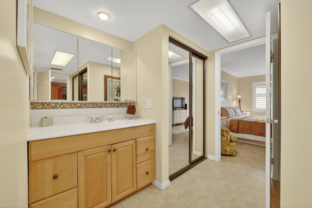 Active With Contract: $199,000 (1 beds, 1 baths, 689 Square Feet)