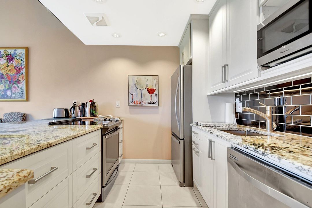 На продажу: $389,000 (2 спален, 2 ванн, 1175 Квадратных фут)