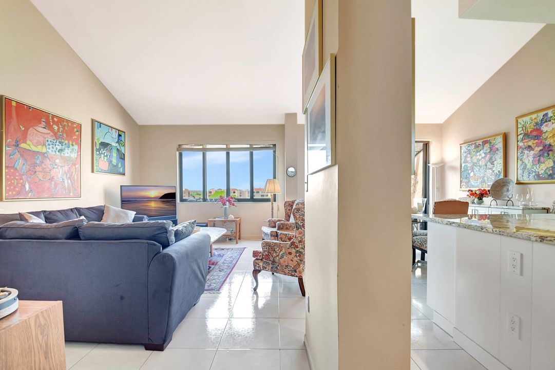 На продажу: $389,000 (2 спален, 2 ванн, 1175 Квадратных фут)