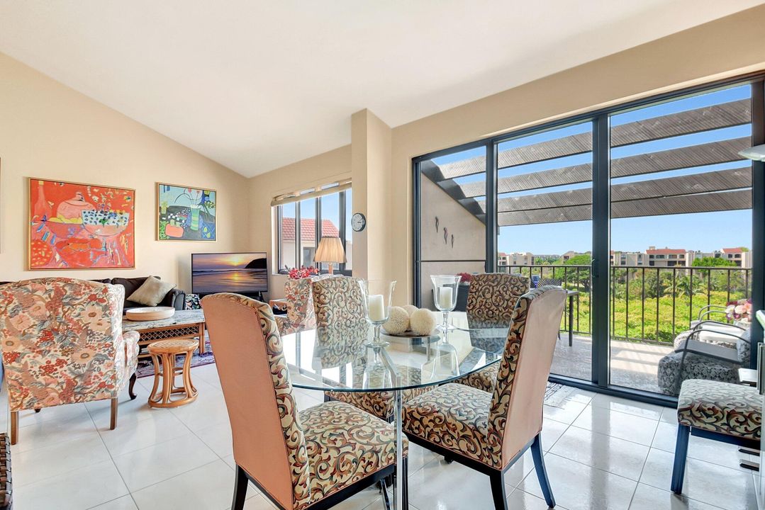 На продажу: $389,000 (2 спален, 2 ванн, 1175 Квадратных фут)