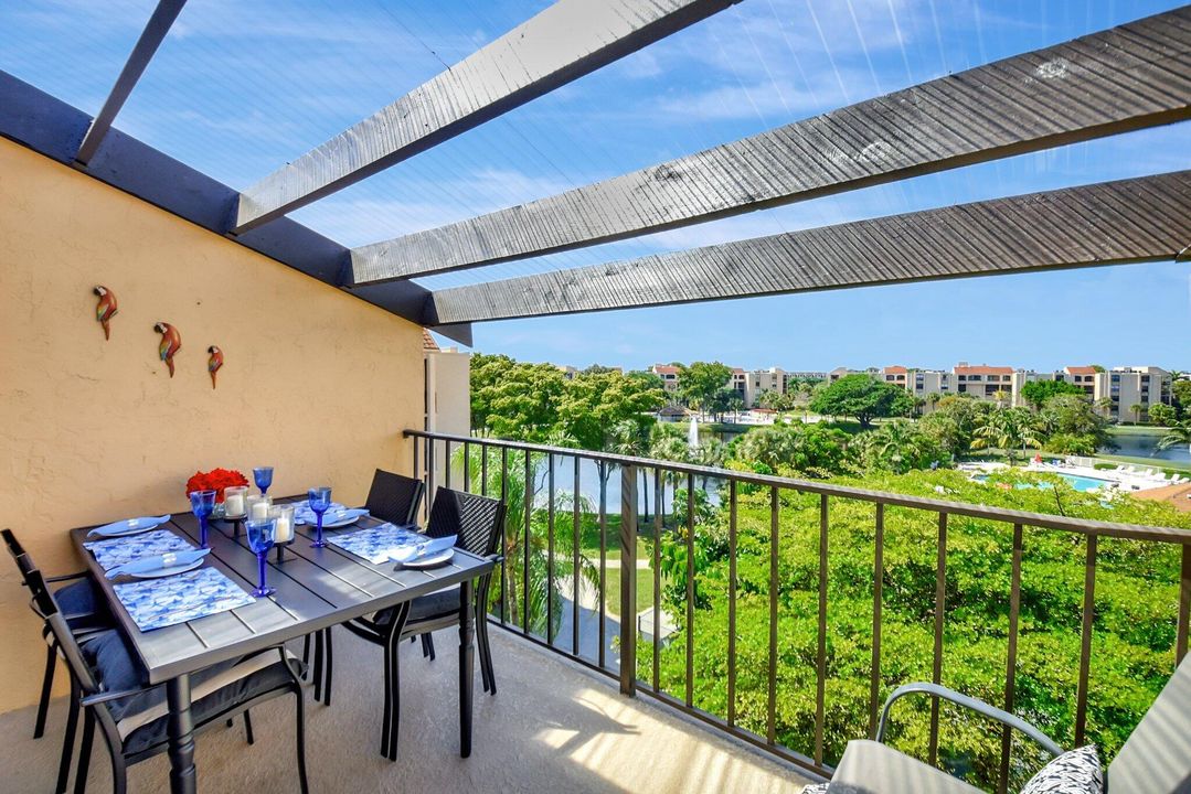 На продажу: $389,000 (2 спален, 2 ванн, 1175 Квадратных фут)