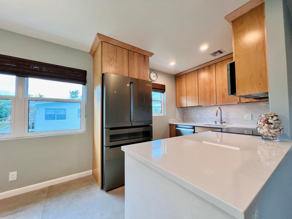 For Sale: $187,000 (2 beds, 1 baths, 798 Square Feet)