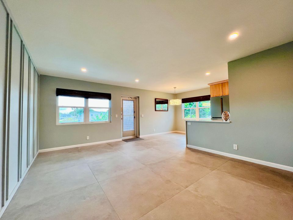 For Sale: $187,000 (2 beds, 1 baths, 798 Square Feet)