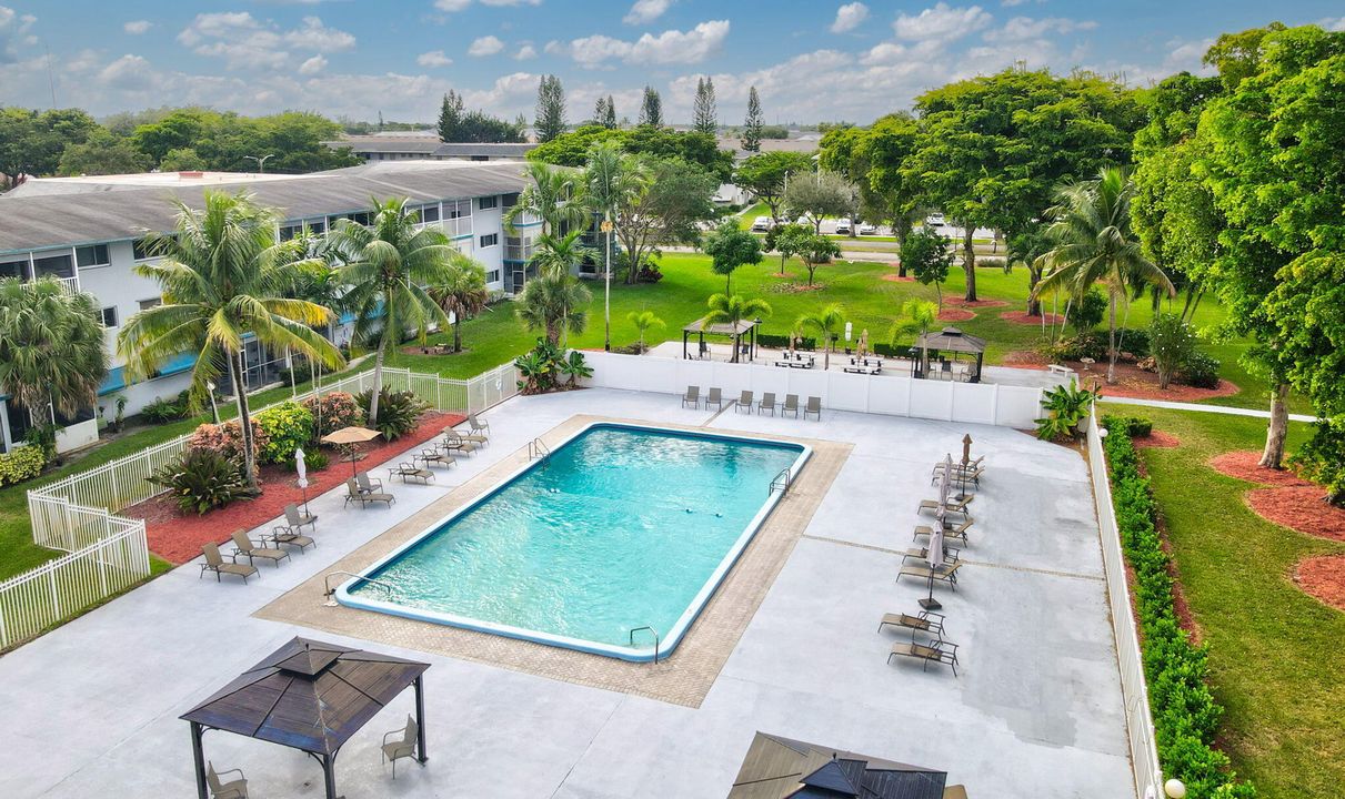 待售: $309,555 (3 贝兹, 3 浴室, 1550 平方英尺)