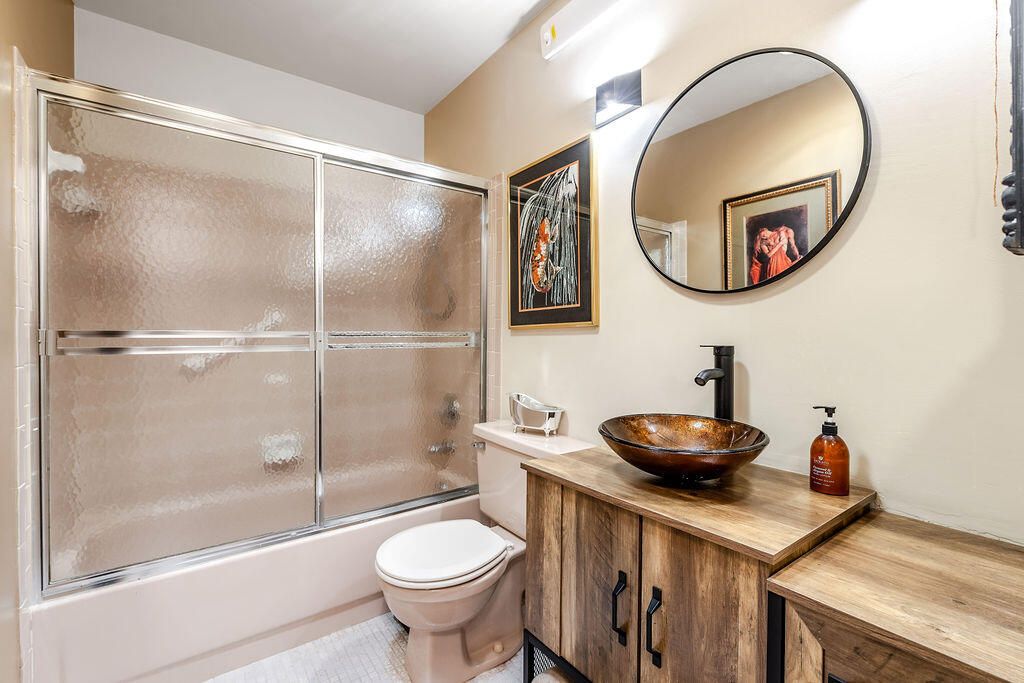 合同活跃: $239,900 (2 贝兹, 2 浴室, 1200 平方英尺)