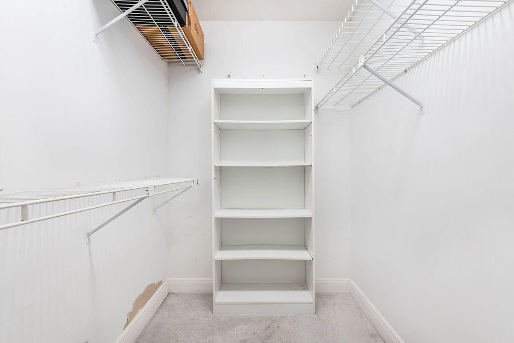 合同活跃: $239,900 (2 贝兹, 2 浴室, 1200 平方英尺)