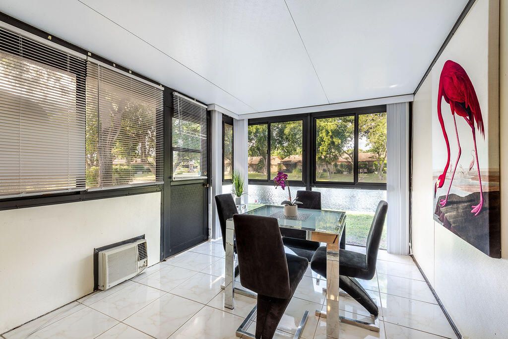 合同活跃: $239,900 (2 贝兹, 2 浴室, 1200 平方英尺)