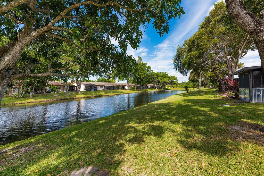 合同活跃: $239,900 (2 贝兹, 2 浴室, 1200 平方英尺)