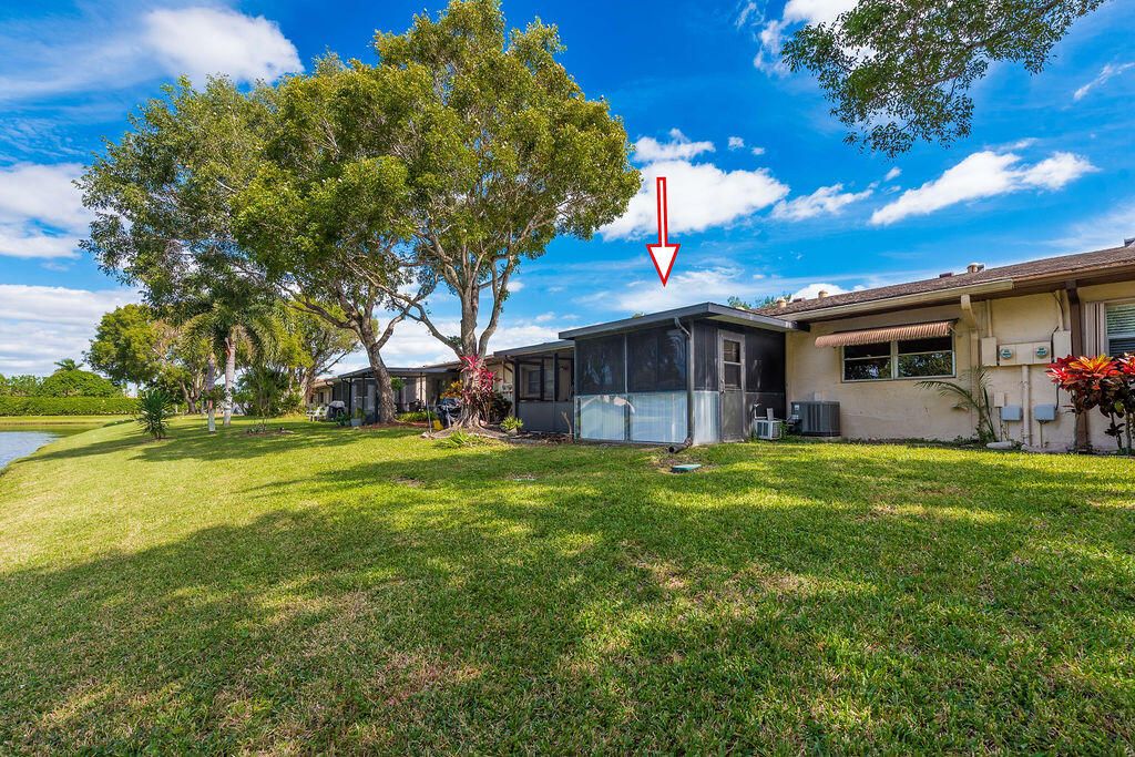 合同活跃: $239,900 (2 贝兹, 2 浴室, 1200 平方英尺)