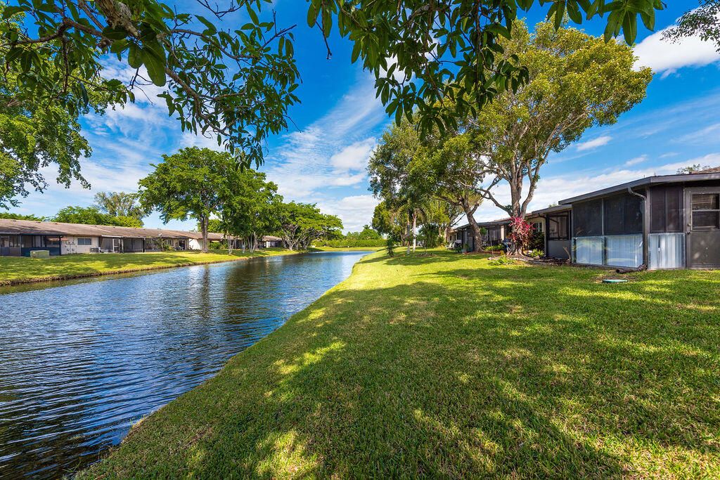 合同活跃: $239,900 (2 贝兹, 2 浴室, 1200 平方英尺)