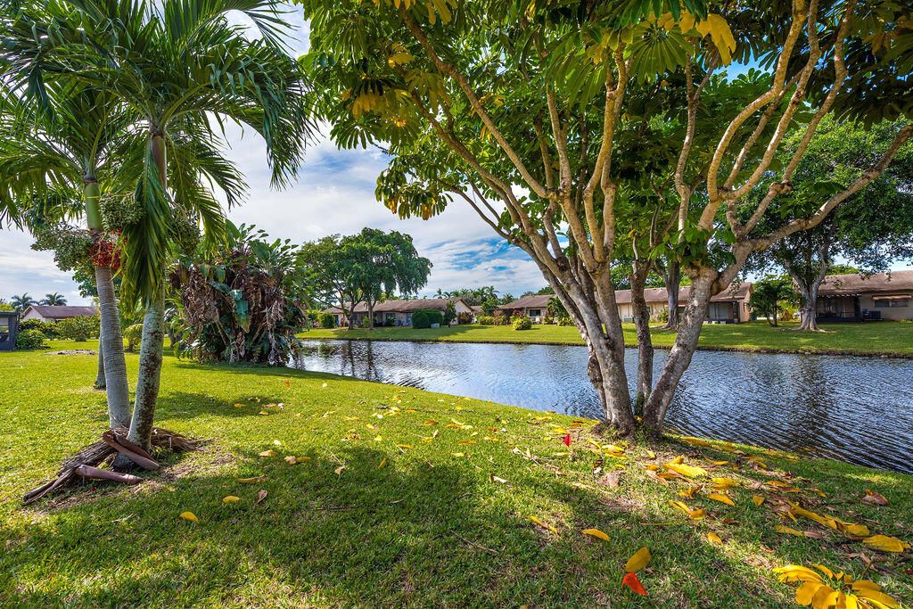 合同活跃: $239,900 (2 贝兹, 2 浴室, 1200 平方英尺)