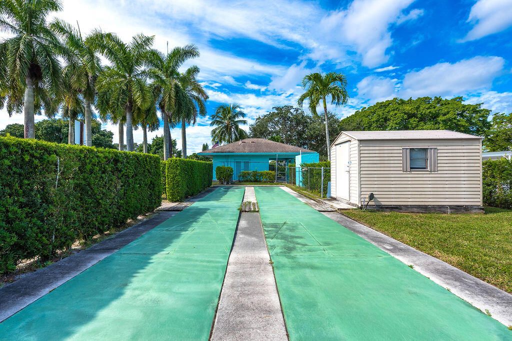 合同活跃: $239,900 (2 贝兹, 2 浴室, 1200 平方英尺)