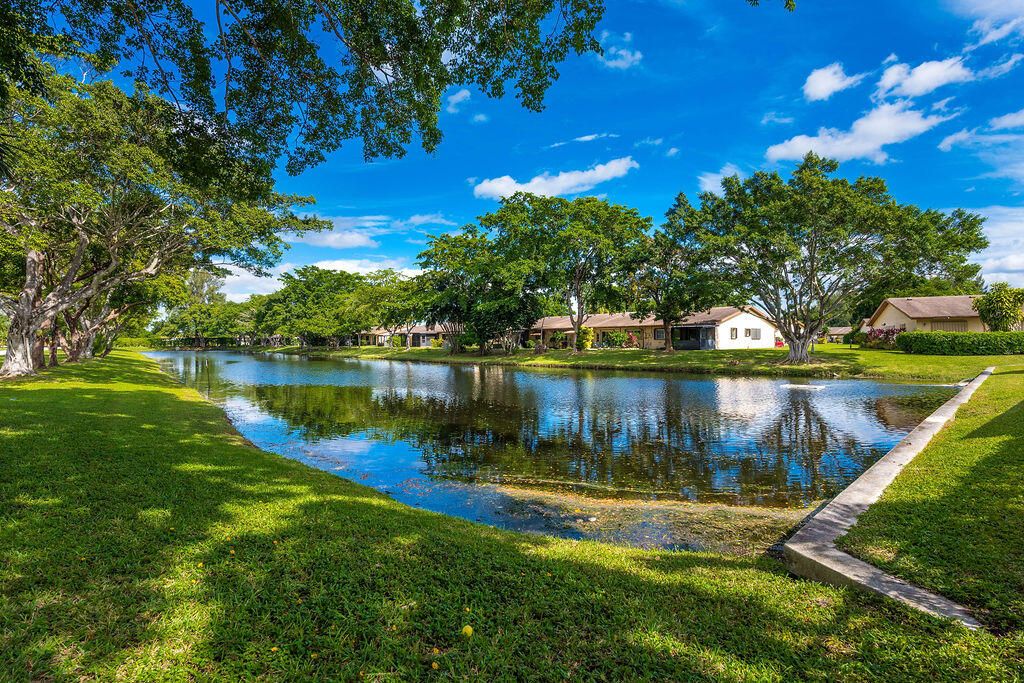 合同活跃: $239,900 (2 贝兹, 2 浴室, 1200 平方英尺)