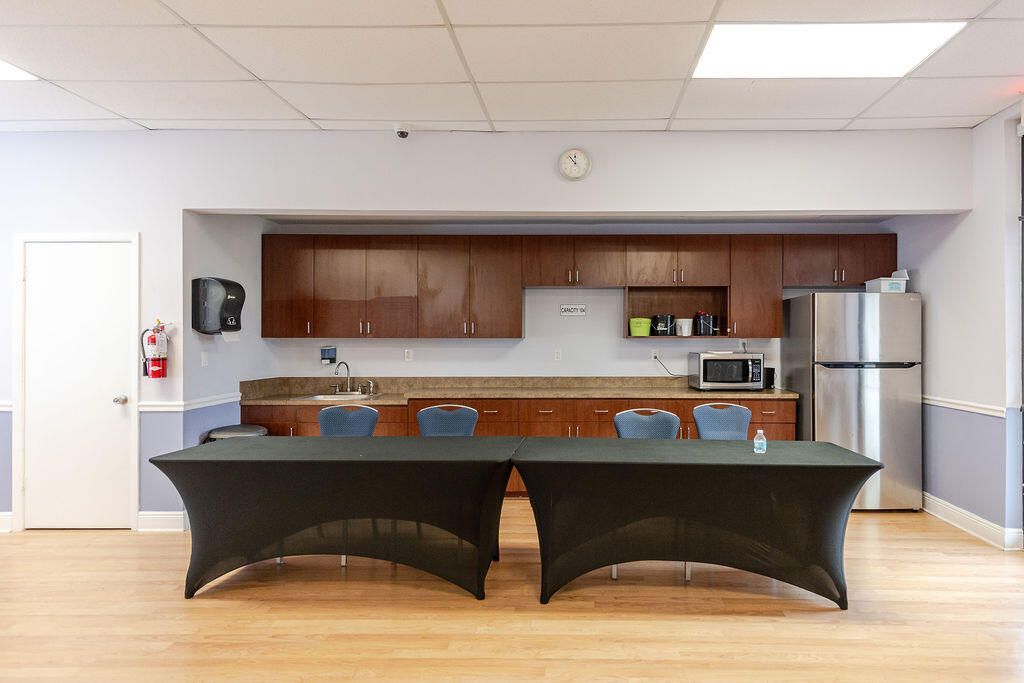 合同活跃: $239,900 (2 贝兹, 2 浴室, 1200 平方英尺)